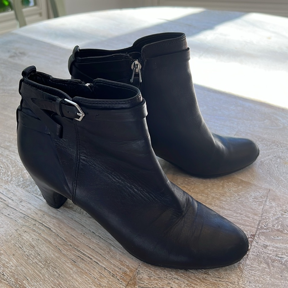 Maddox Sam Edelman black ankle boot/Size 7.5